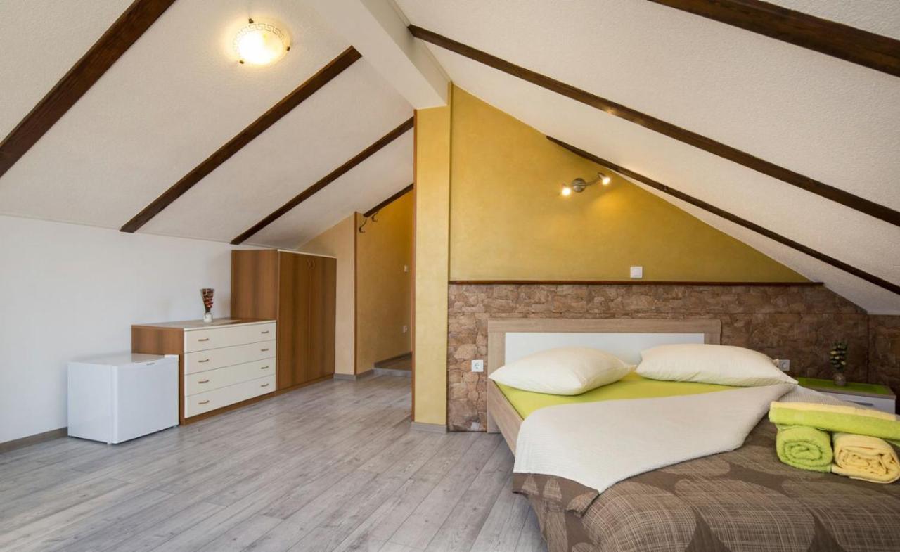 Accomodation Noki21 ロヴィニ エクステリア 写真