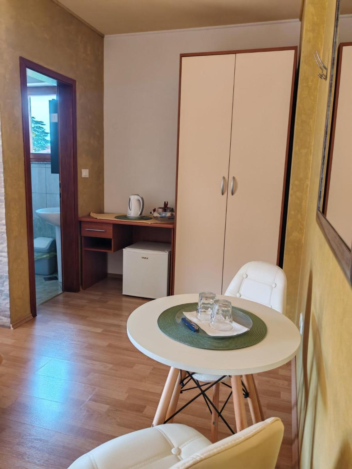 Accomodation Noki21 ロヴィニ エクステリア 写真